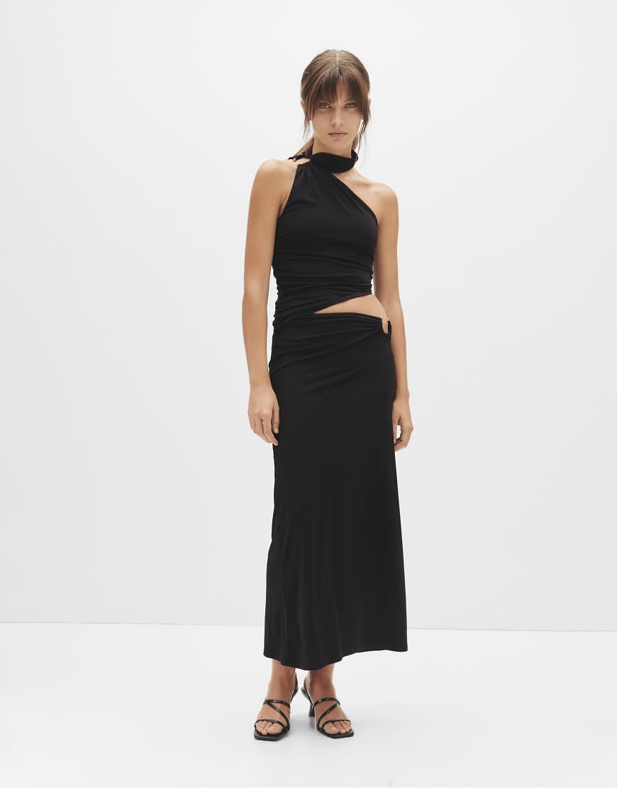 Pull & Bear - Midikleid in Schwarz mit Zierausschnitten von Pull & Bear