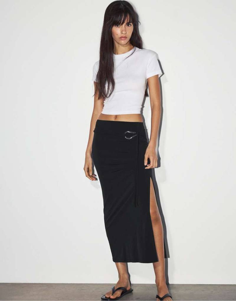 Pull & Bear - Midirock in Schwarz mit Metallschnalle von Pull & Bear