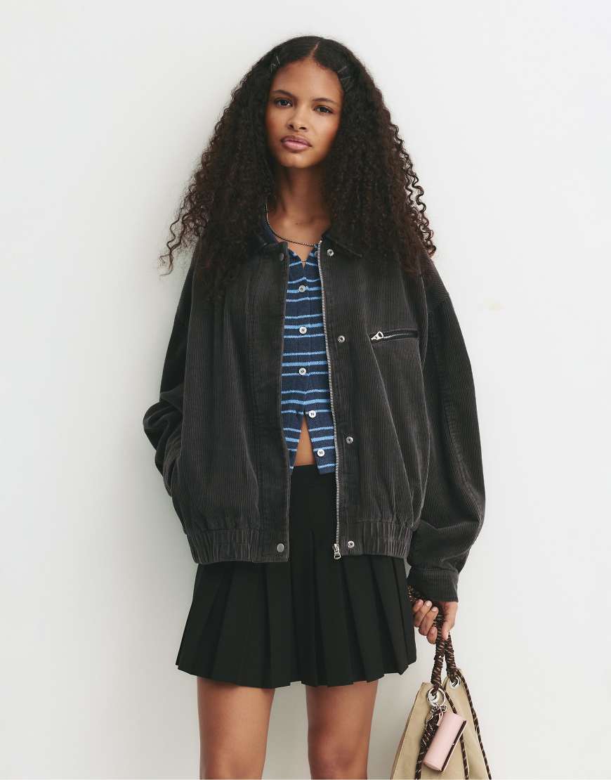 Pull & Bear - Mini-Faltenrock in Schwarz von Pull & Bear