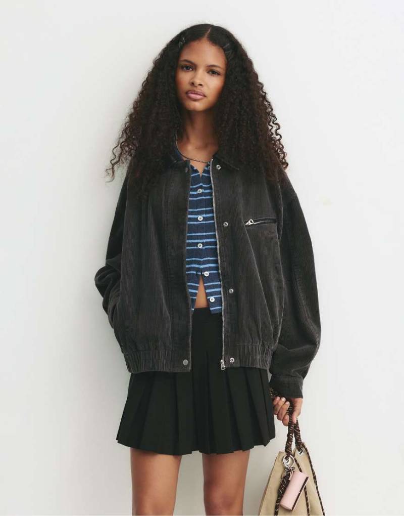 Pull & Bear - Mini-Faltenrock in Schwarz von Pull & Bear