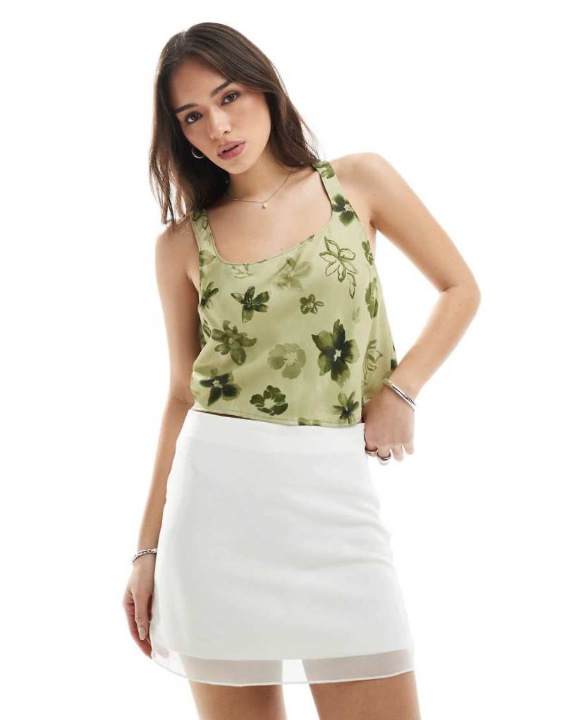 Pull & Bear - Minirock in Weiß mit Netzstoff-Overlay-Neutral von Pull & Bear