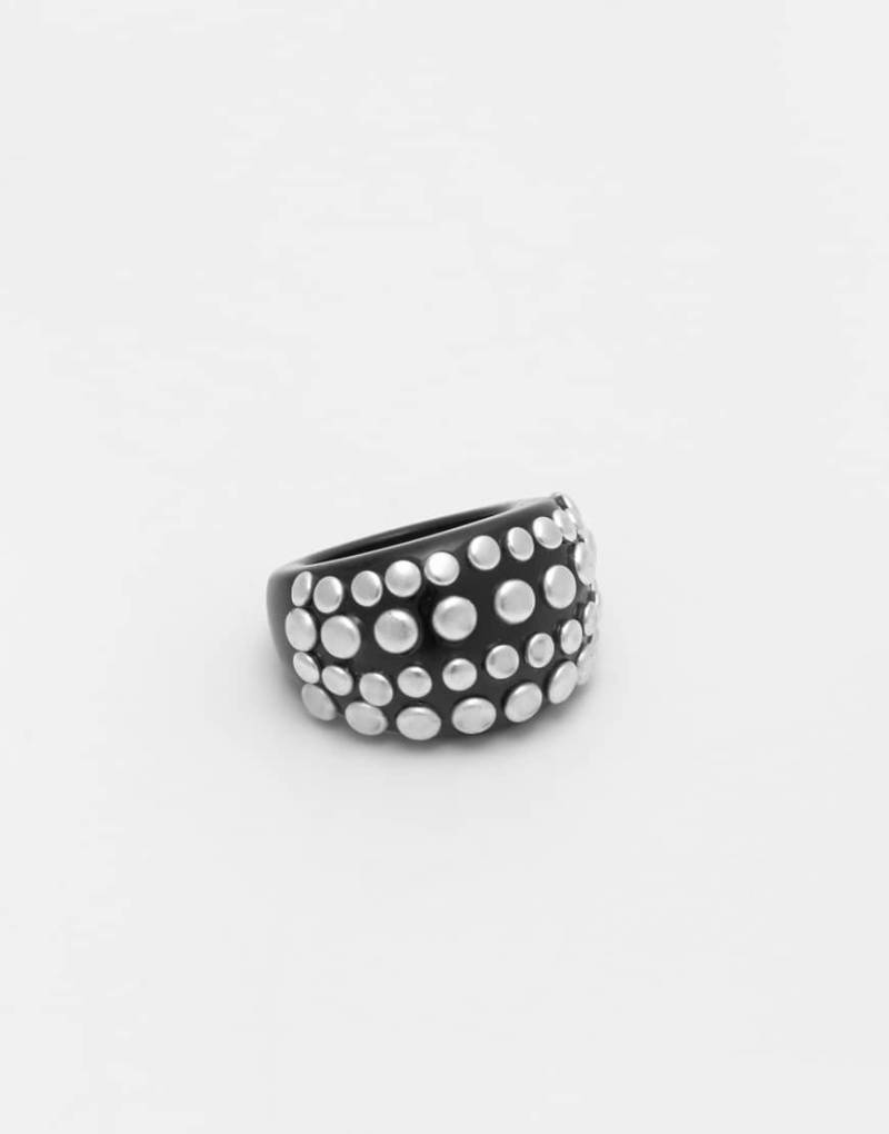 Pull & Bear - Mit Nieten besetzter Ring in Schwarz Pull & Bear - Mit Nieten besetzter Ring in Schwarz von Pull & Bear