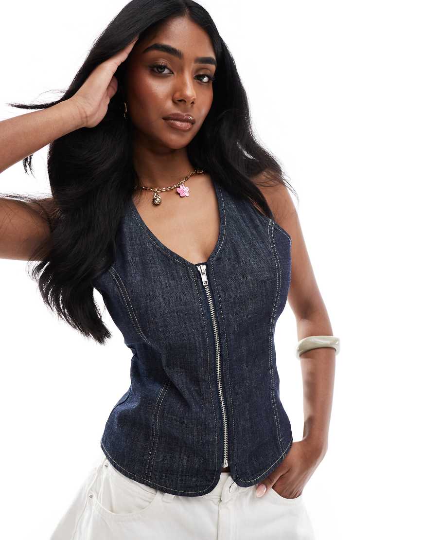 Pull & Bear - Neckholder-Jeansoberteil in dunkelblauer Rinse-Waschung von Pull & Bear