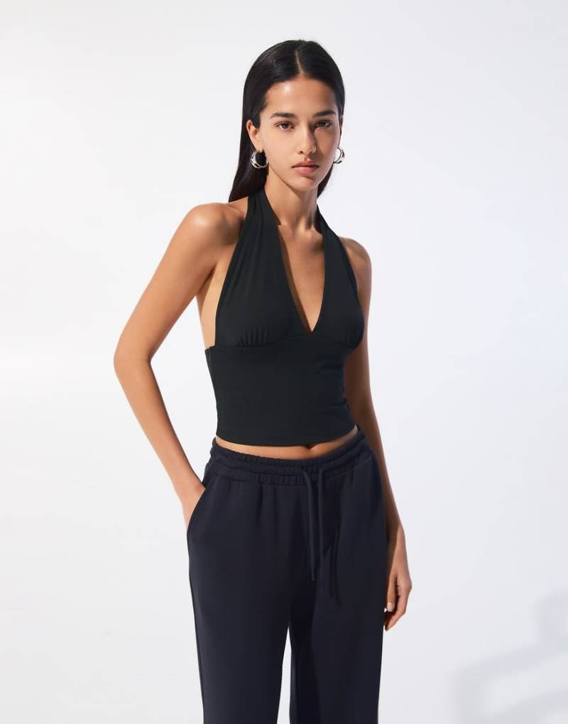 Pull & Bear - Neckholder-Oberteil in Schwarz mit Rückenausschnitt Pull & Bear - Neckholder-Oberteil in Schwarz mit Rückenausschnitt von Pull & Bear