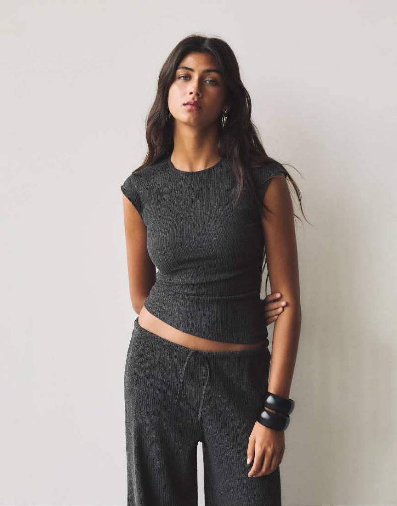 Pull & Bear - Oberteil aus Crepe in Grau von Pull & Bear