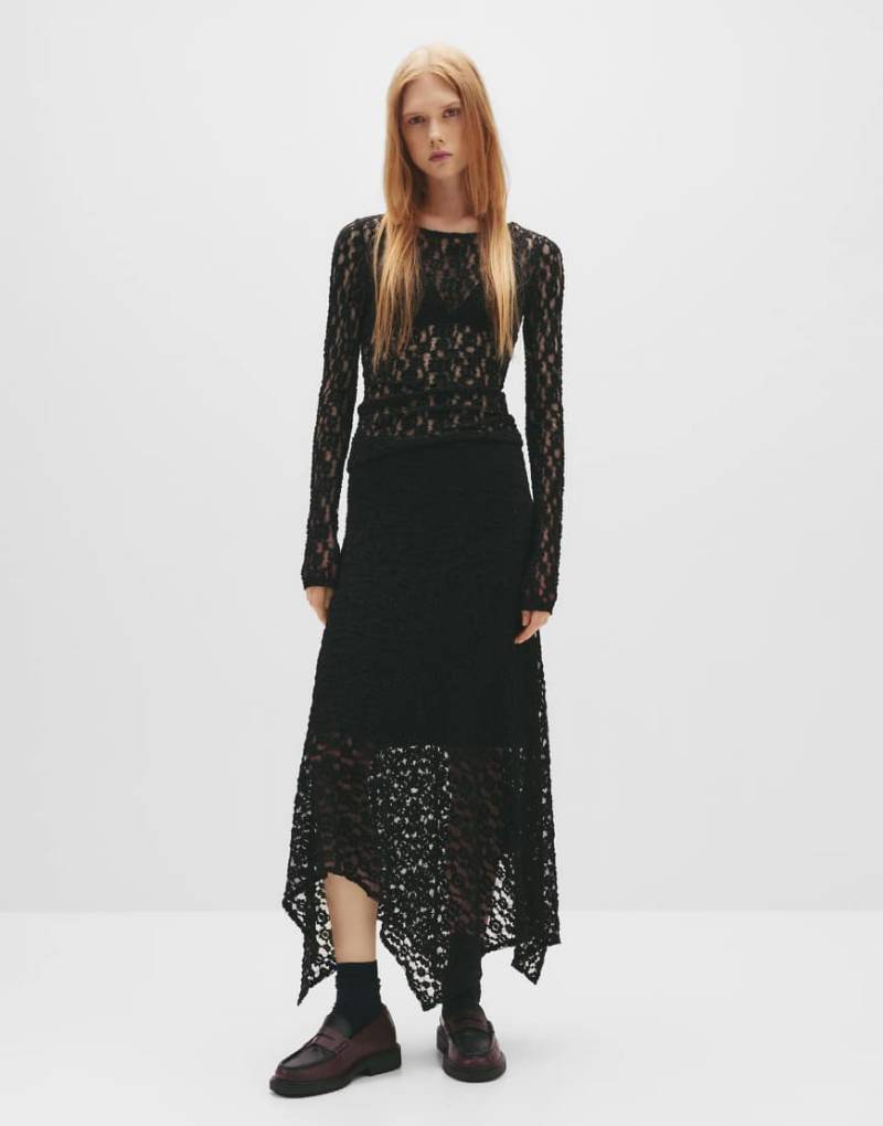 Pull & Bear - Oberteil aus Spitze in Schwarz mit Rückenausschnitt von Pull & Bear