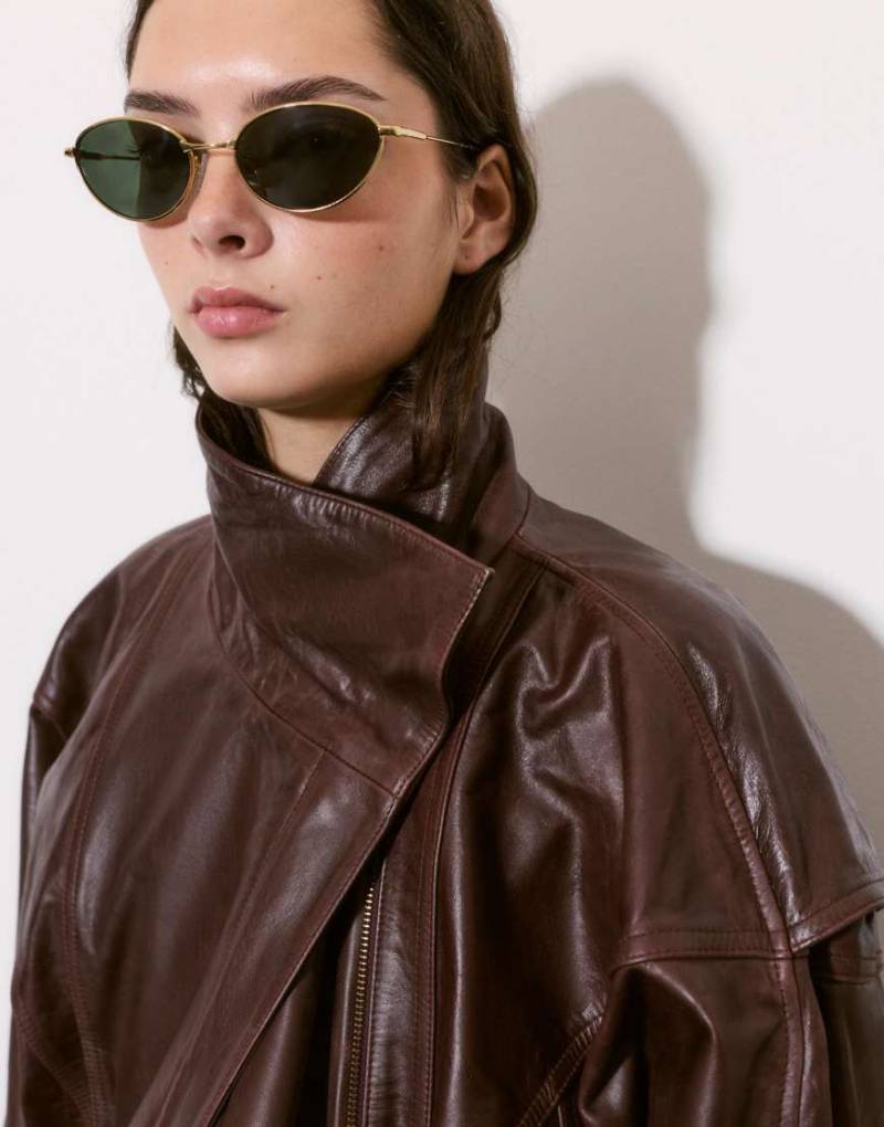 Pull & Bear - Ovale Sonnenbrille mit Metallgestell in Goldoptik-Goldfarben von Pull & Bear