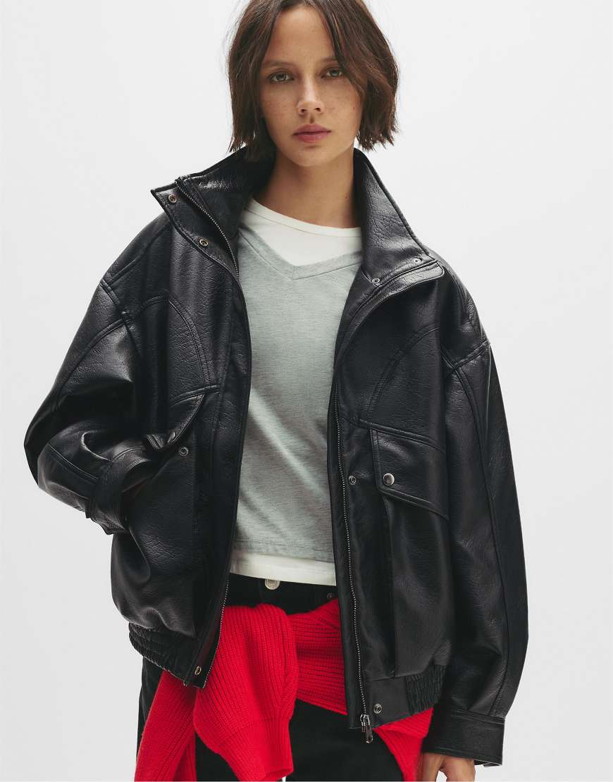 Pull & Bear - Oversize-Jacke in schwarzer Lederoptik von Pull & Bear