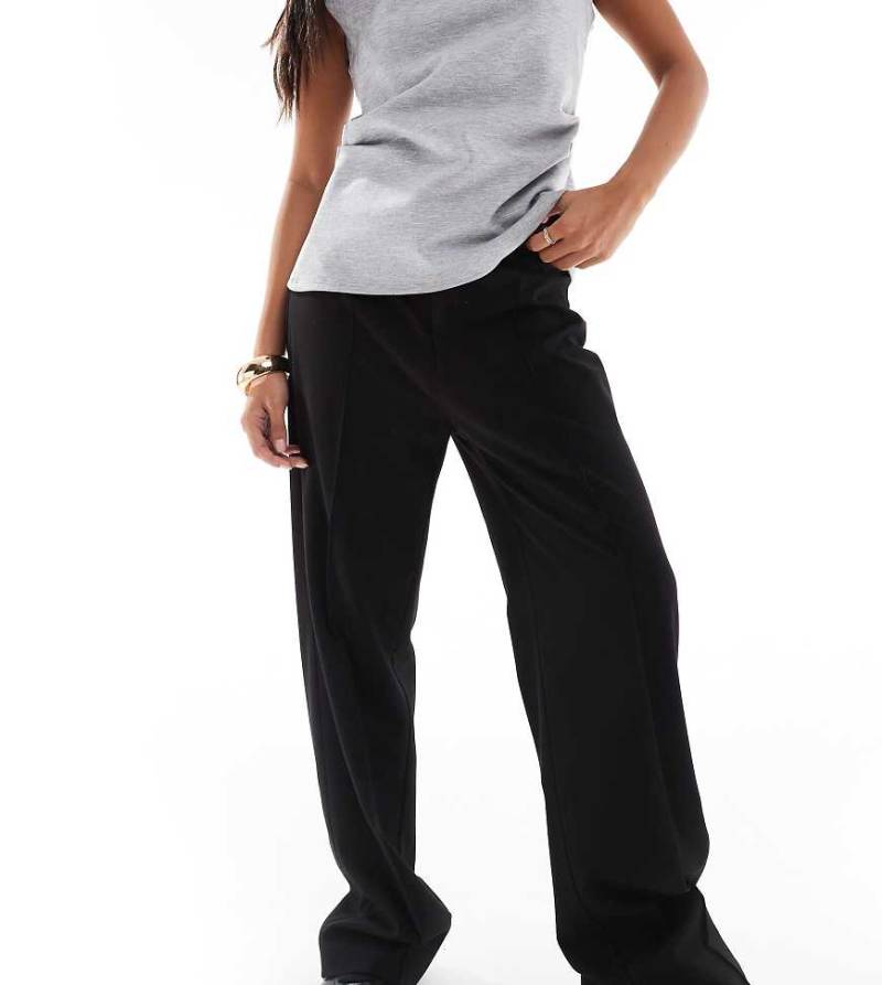 Pull & Bear Petite - Elegante Hose in Schwarz mit geradem Schnitt und Ziernaht vorne von Pull & Bear