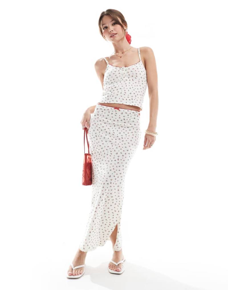 Pull & Bear - Pointelle-Maxirock in Weiß mit Blümchenmuster, Kombiteil von Pull & Bear