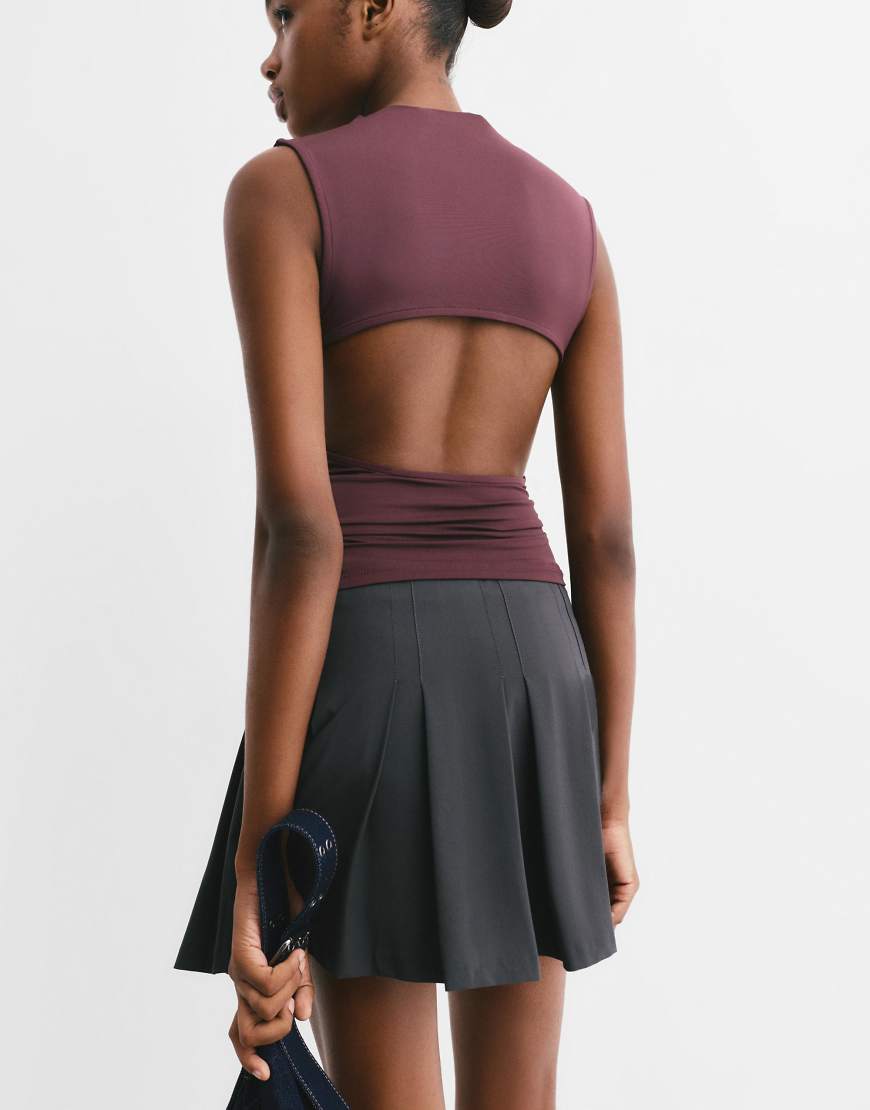 Pull & Bear - Oberteil aus Polyamid in Burgunderrot mit Rückenausschnitt von Pull & Bear