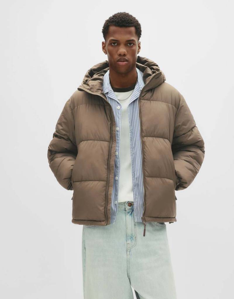Pull & Bear - Pufferjacke in Schokobraun mit Kapuze-Brown von Pull & Bear