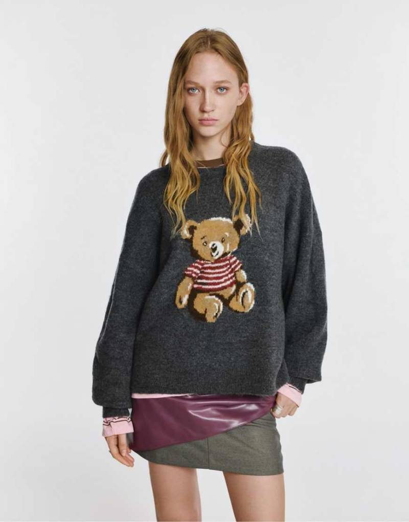 Pull & Bear - Pullover in Grau mit Bären-Motiv von Pull & Bear