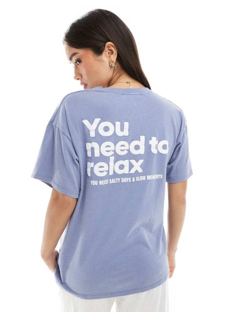 Pull & Bear - Relaxed-Fit-T-Shirt in verwaschenem Blau mit Print von Pull & Bear