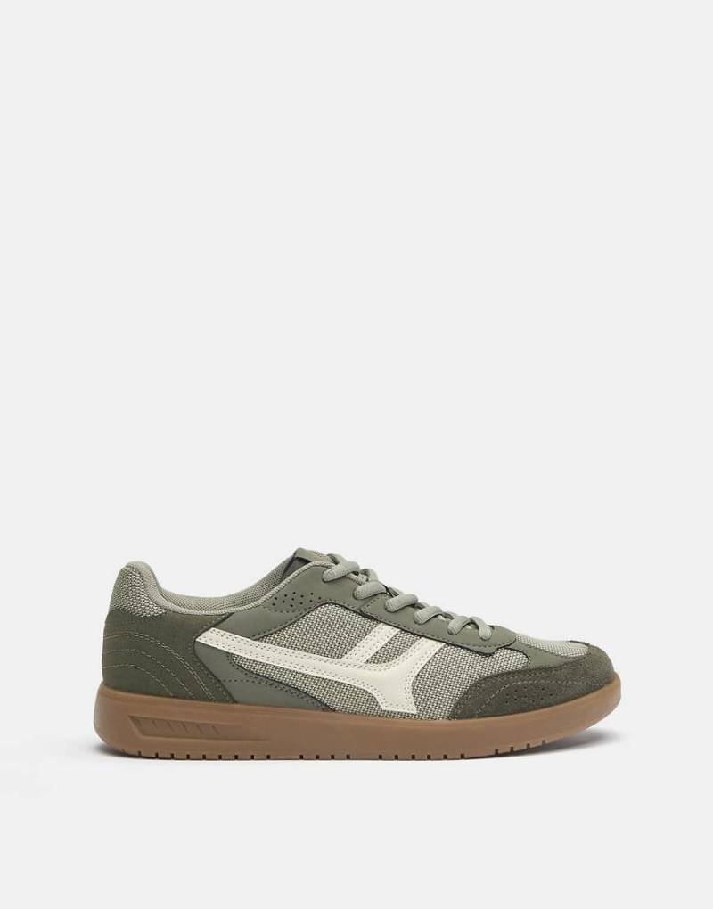 Pull & Bear - Retro-Sneaker aus Stoff in Khaki-Bunt von Pull & Bear