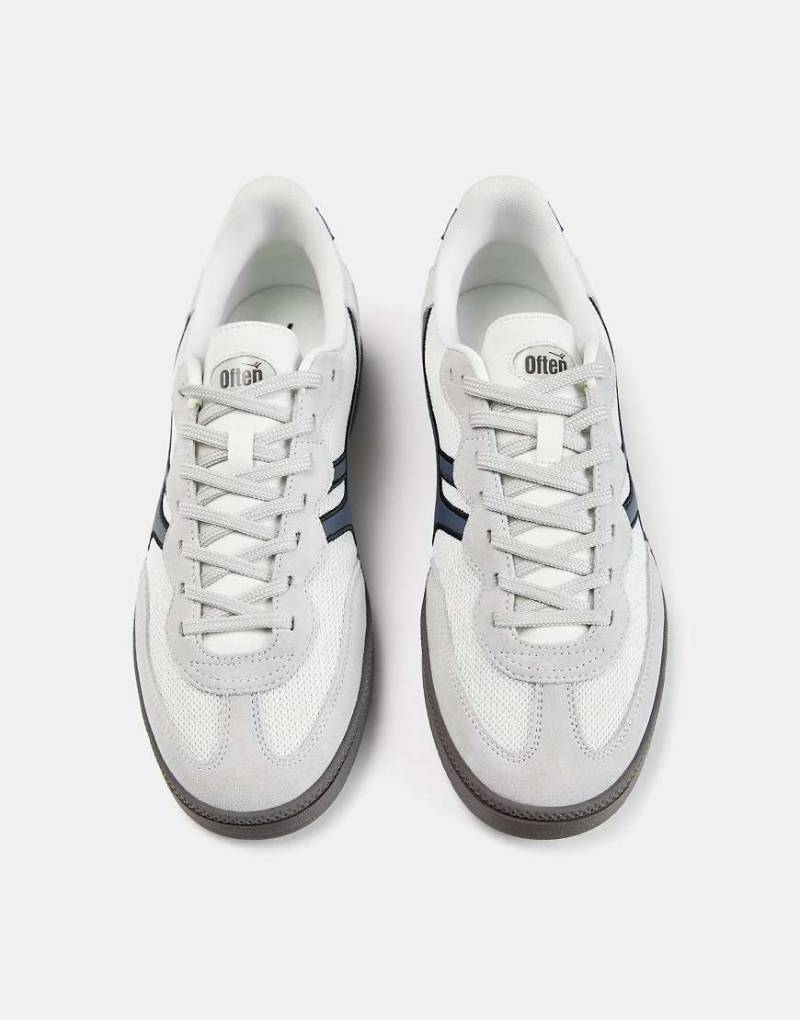 Pull & Bear - Retro-Sneaker in Weiß Pull & Bear - Retro-Sneaker in Weiß von Pull & Bear