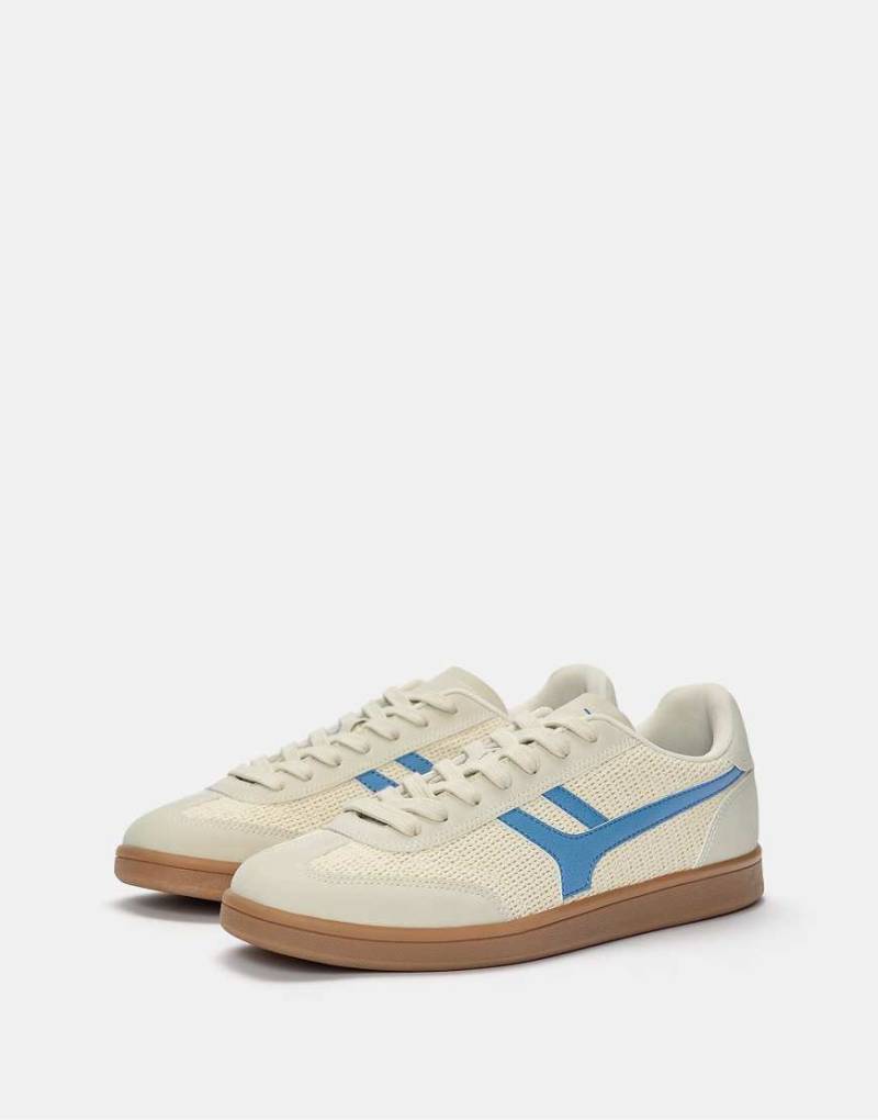 Pull & Bear - Retro - Stoff-Sneaker in Ecru-Weiß von Pull & Bear