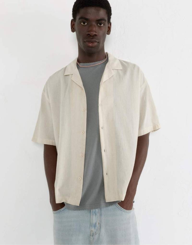 Pull & Bear - Rustic - Kurzärmliges Hemd in Sandbeige mit Streifen-Neutral von Pull & Bear