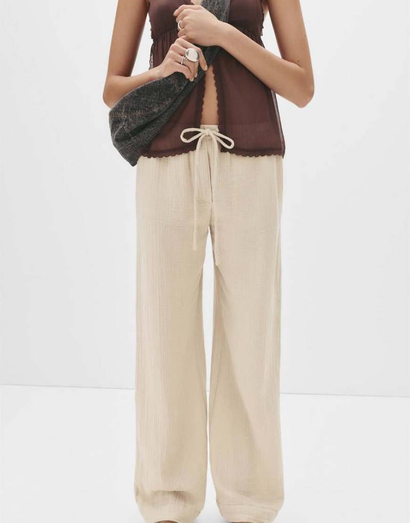 Pull & Bear - Rustikale strukturierte Hose in Sand-Neutral von Pull & Bear
