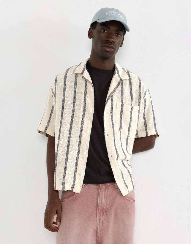 Pull & Bear - Rustikales, kurzärmliges Hemd mit Streifen-Bunt von Pull & Bear