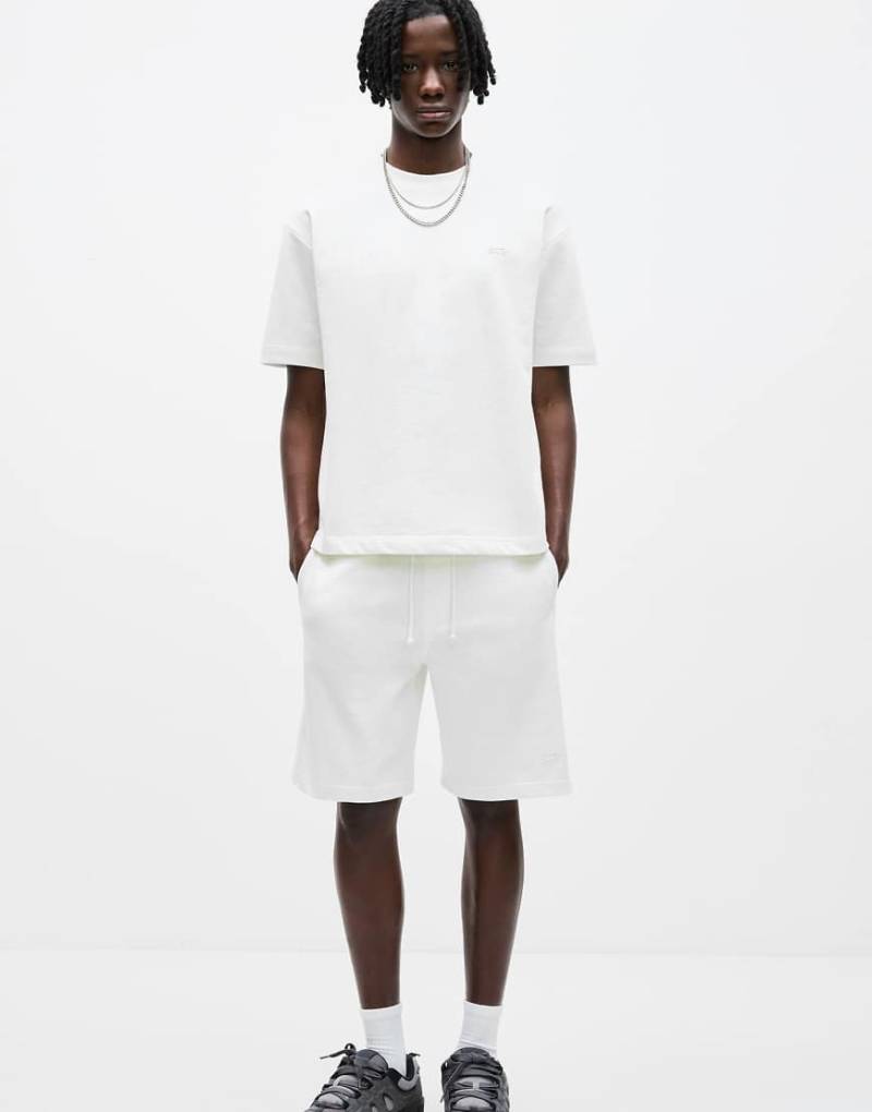 Pull & Bear - STWD - Bermuda-Joggingshorts in Weiß von Pull & Bear