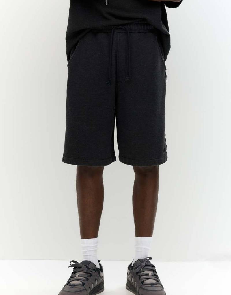 Pull & Bear - STWD - Bermuda-Joggingshorts in verwaschenem Schwarz von Pull & Bear