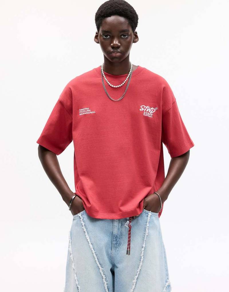 Pull & Bear - STWD - T-Shirt in Burgunderrot mit Art-Exhibition-Print von Pull & Bear