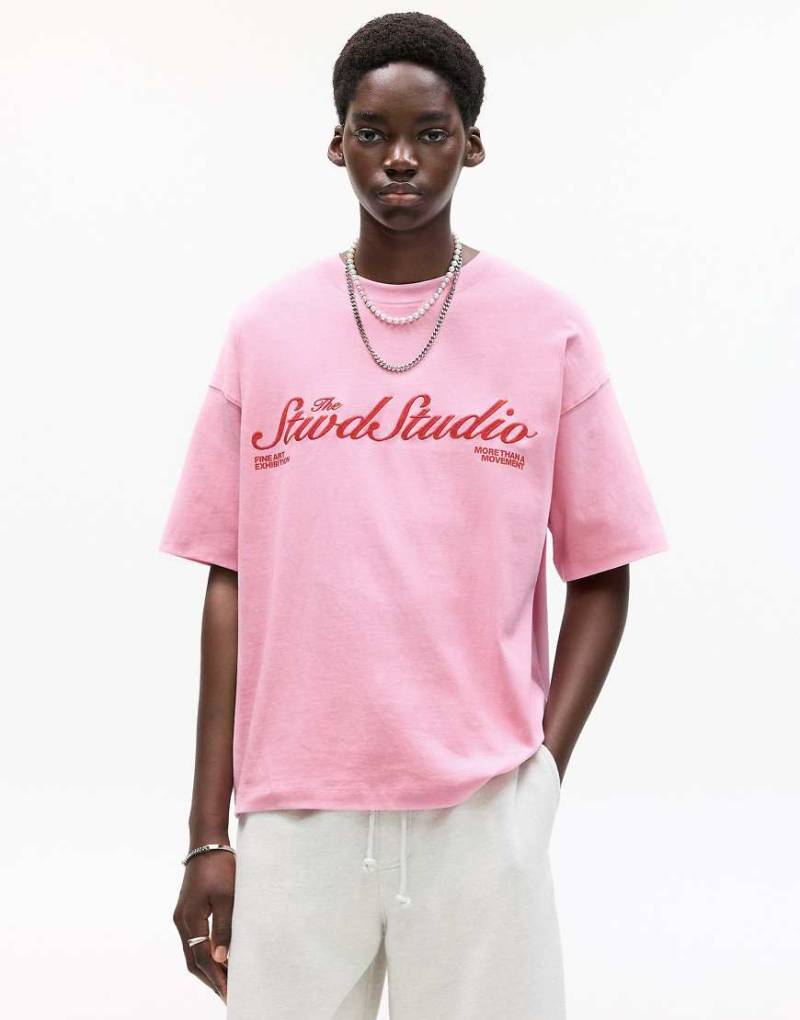 Pull & Bear - STWD - T-Shirt in Rosa mit Studio-Print von Pull & Bear
