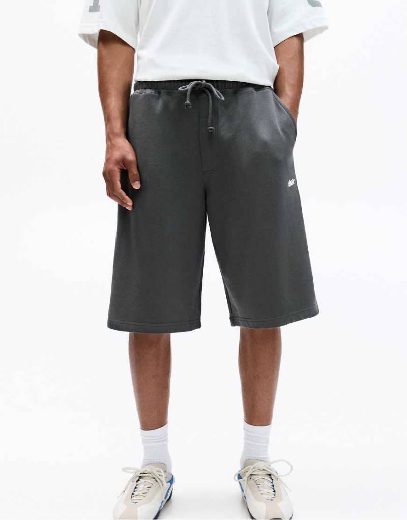 Pull & Bear - STWD - Trainings-Skater-Bermudashorts in Anthrazitgrau von Pull & Bear