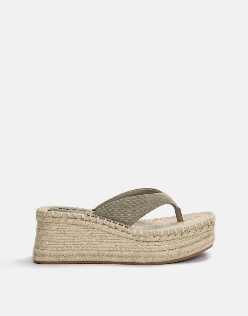 Pull & Bear - Sandalen aus Jute in Grün mit Keilabsatz von Pull & Bear