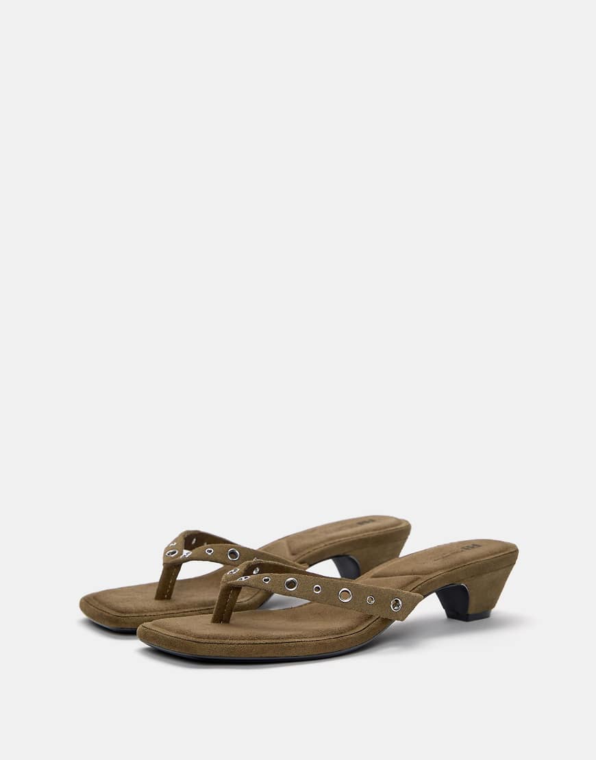 Pull & Bear - Sandaletten mit Absatz in Braun mit Verzierung Pull & Bear - Sandaletten mit Absatz in Braun mit Verzierung von Pull & Bear