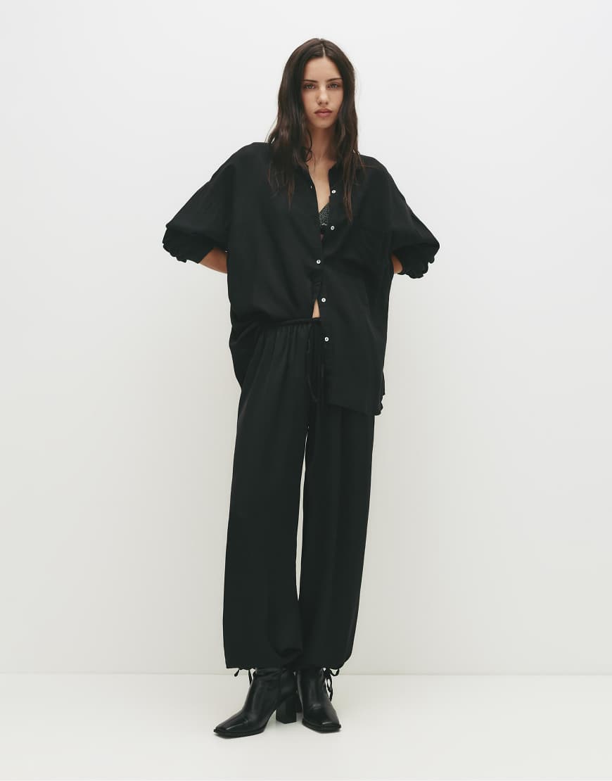 Pull & Bear - Sarouel - Hose aus Satin in Schwarz von Pull & Bear