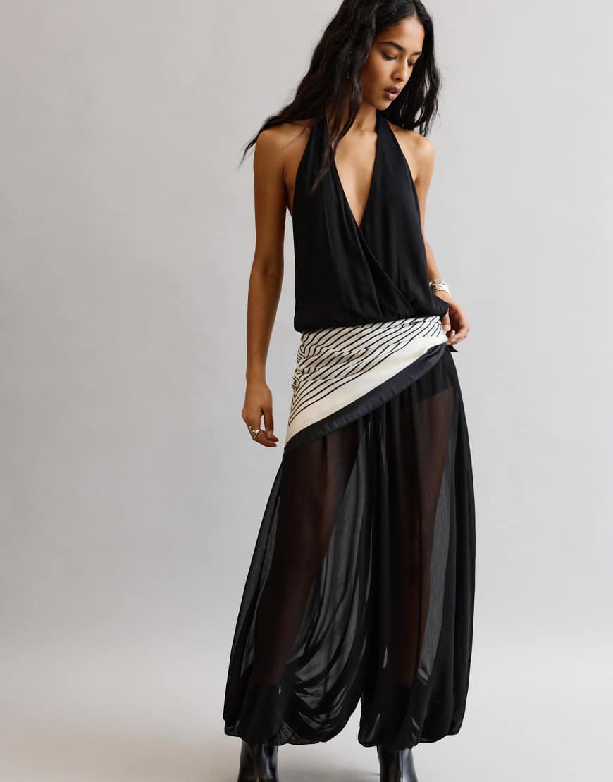 Pull & Bear - Satinschal in Weiß mit Linienprint von Pull & Bear