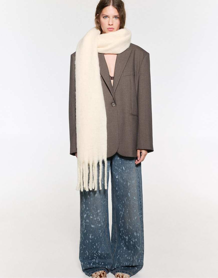 Pull & Bear - Schal in Mohair-Optik in Beige-Neutral von Pull & Bear