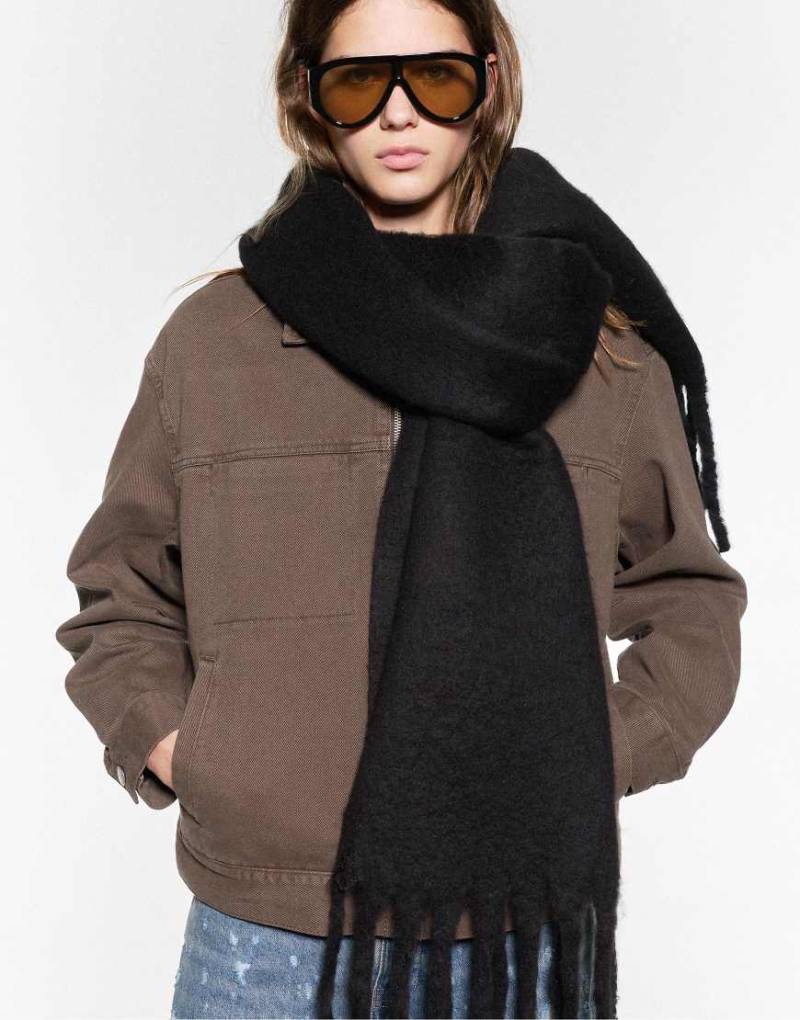 Pull & Bear - Schal in Mohair-Optik in Schwarz Pull & Bear - Schal in Mohair-Optik in Schwarz von Pull & Bear