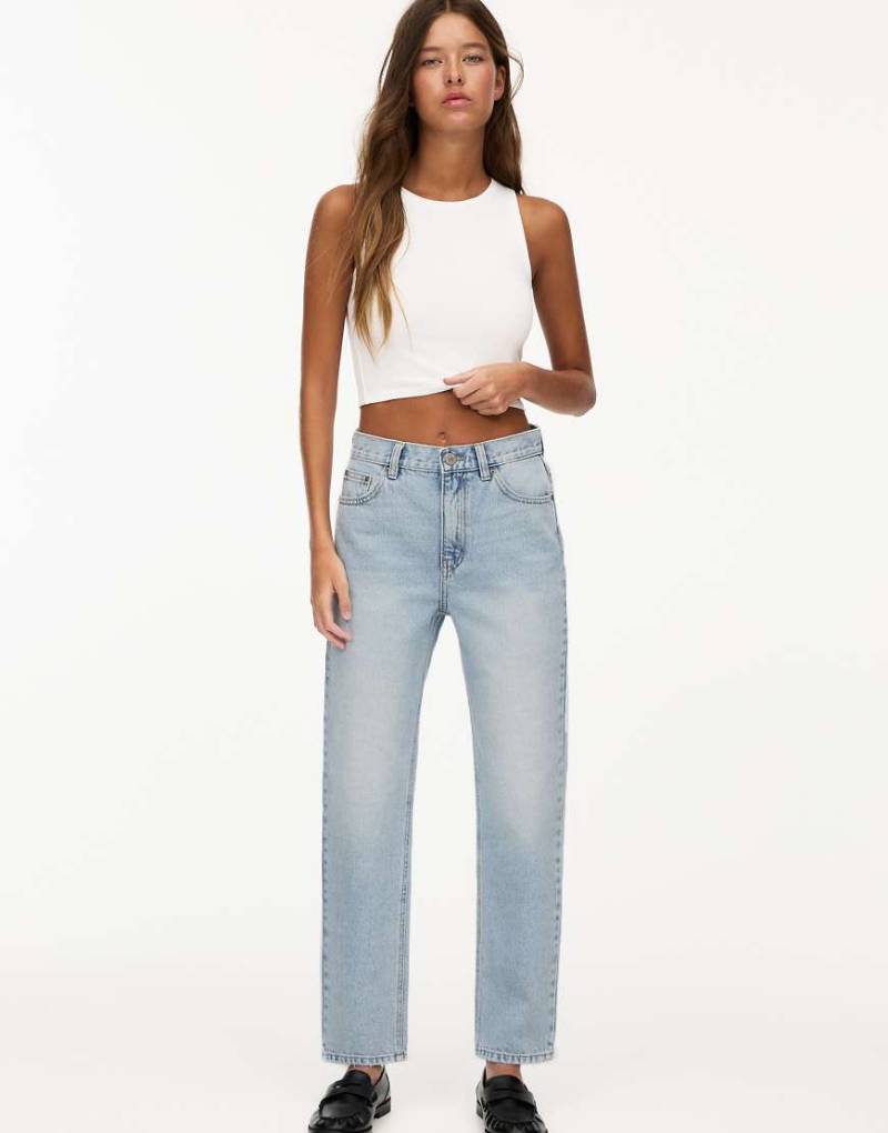 Pull & Bear - Schlichte Mom-Jeans in Blassblau von Pull & Bear