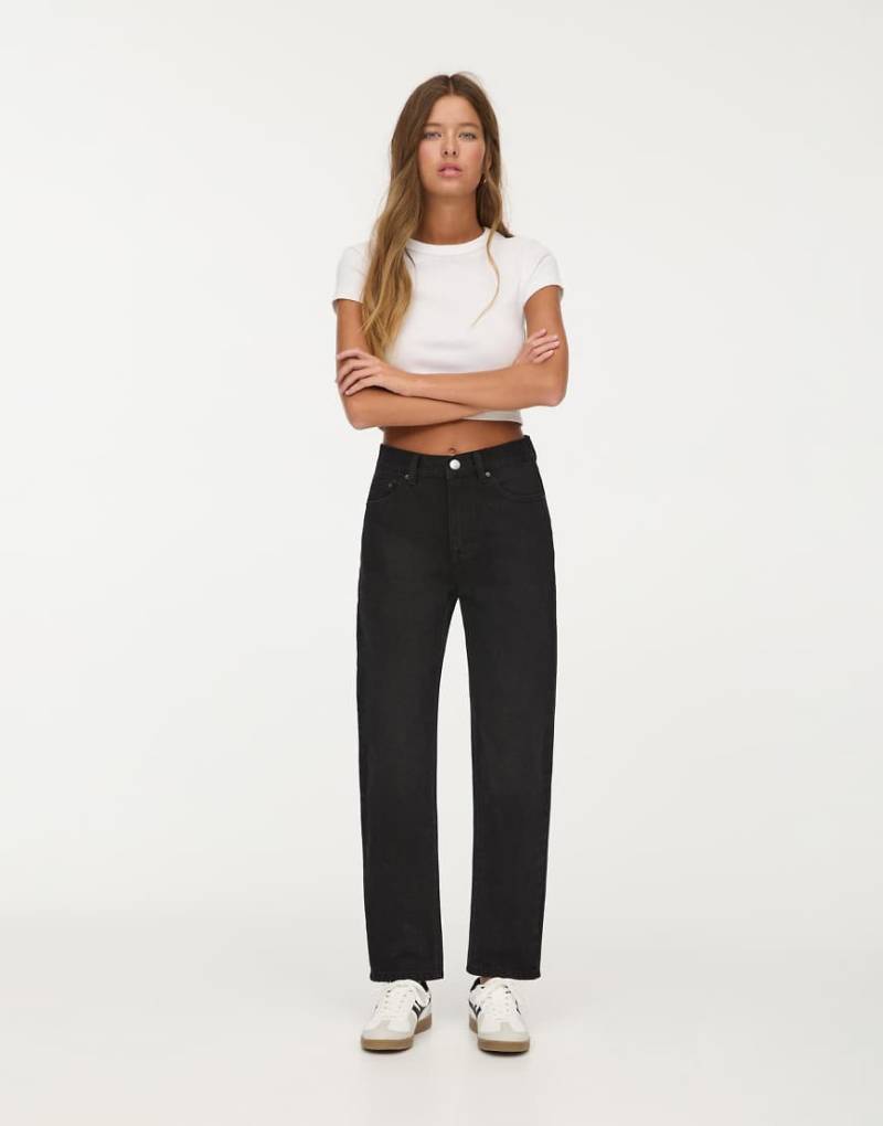 Pull & Bear - Schlichte Mom-Jeans in Schwarz Pull & Bear - Schlichte Mom-Jeans in Schwarz von Pull & Bear