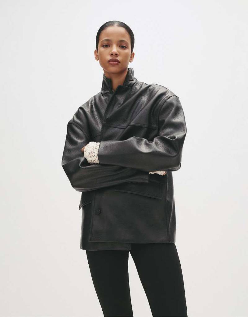 Pull & Bear - Schwarze Jacke aus Kunstleder von Pull & Bear