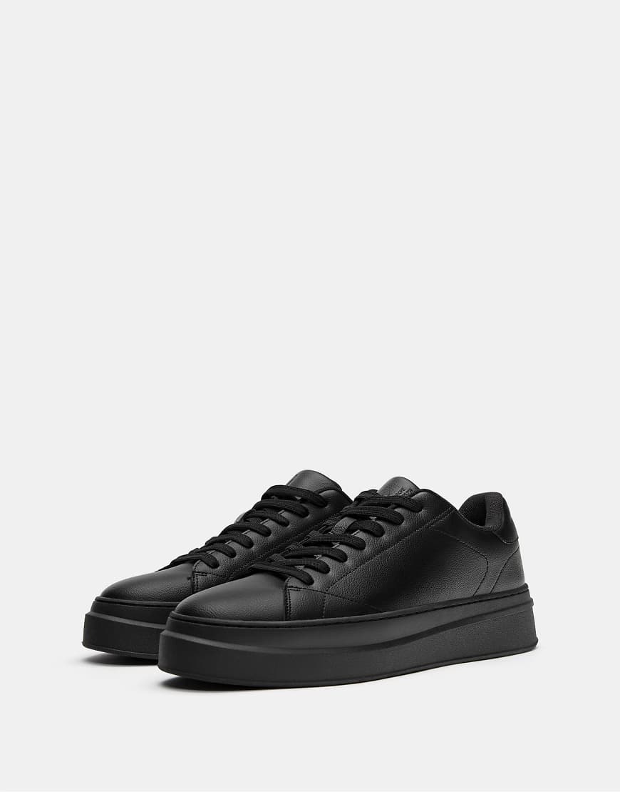 Pull & Bear - Schwarze Sneaker mit dicker Sohle von Pull & Bear