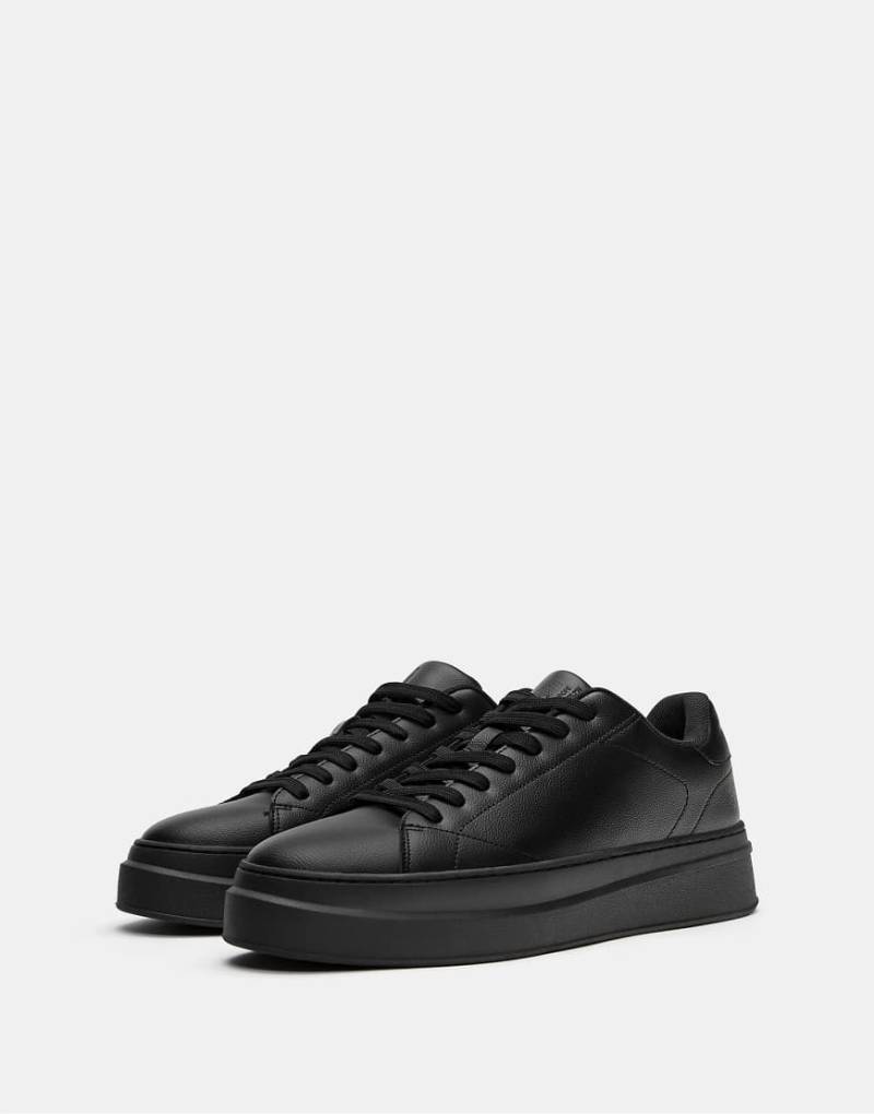Pull & Bear - Schwarze Sneaker mit dicker Sohle Pull & Bear - Schwarze Sneaker mit dicker Sohle von Pull & Bear