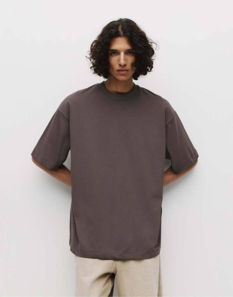 Pull & Bear - Sehr lockeres, kurzärmliges T-Shirt in Schokobraun von Pull & Bear