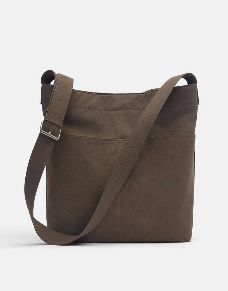 Pull & Bear - Shopper in Braun mit Taschen-Brown von Pull & Bear