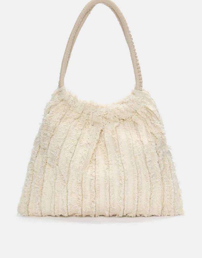 Pull & Bear - Shopper in Ecru mit Fransen-Weiß von Pull & Bear