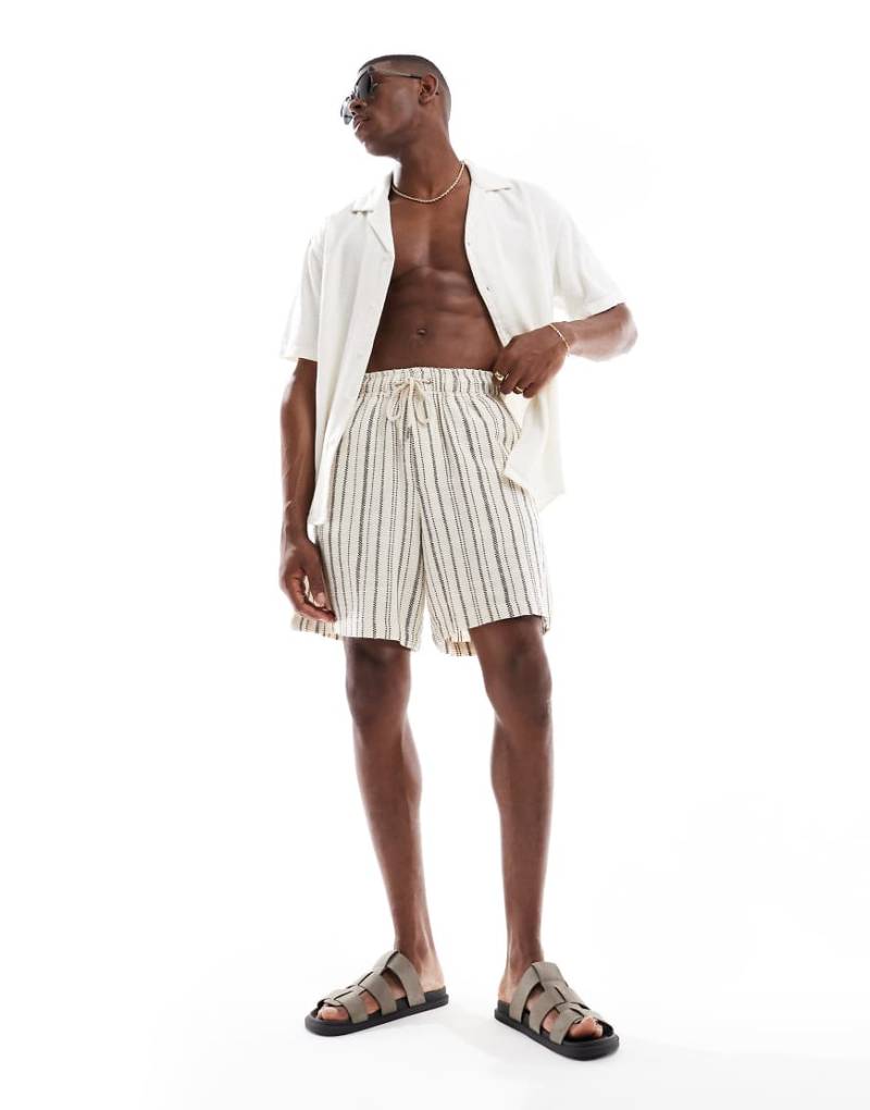 Pull & Bear - Shorts in Blau gestreift von Pull & Bear