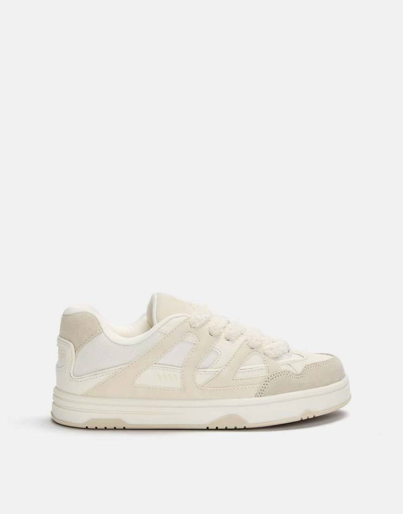Pull & Bear - Skater-Sneaker zum Schnüren in Ecru mit dicker Sohle-Weiß Pull & Bear - Skater-Sneaker zum Schnüren in Ecru mit dicker Sohle-Weiß von Pull & Bear