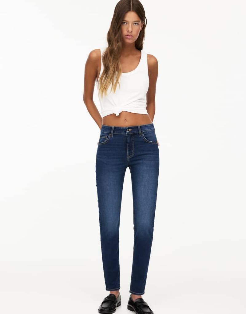 Pull & Bear - Skinny-Jeans in Dunkelblau mit mittelhohem Bund von Pull & Bear