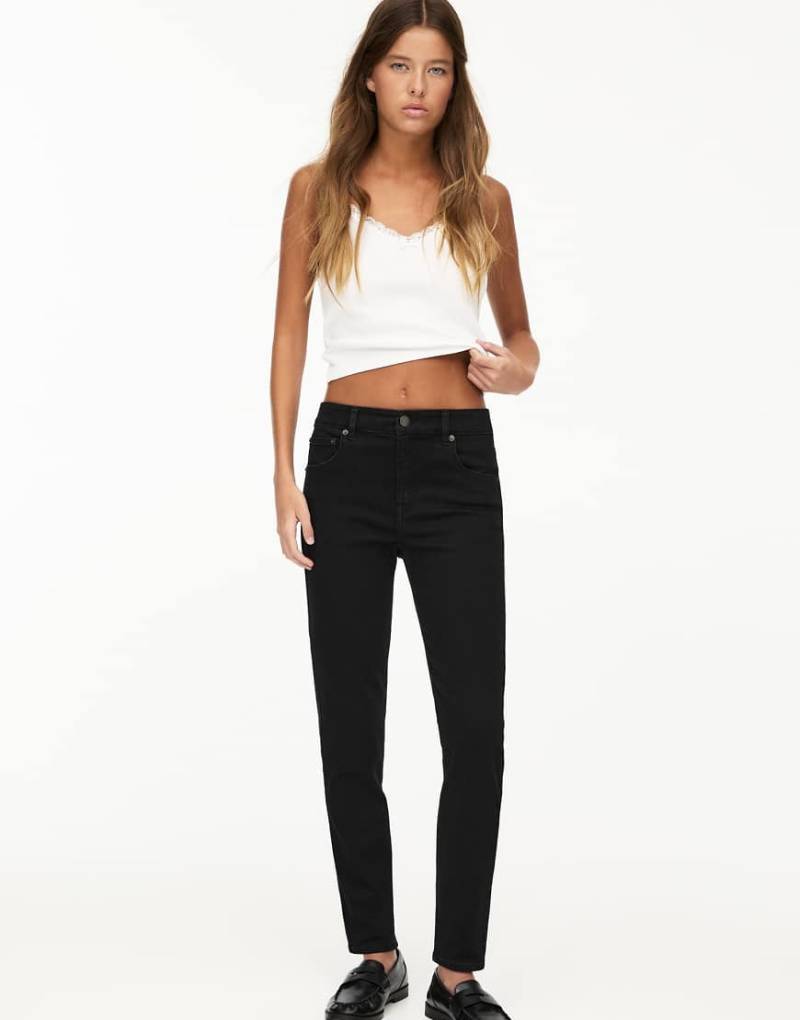 Pull & Bear - Skinny-Jeans in Schwarz mit mittelhohem Bund von Pull & Bear