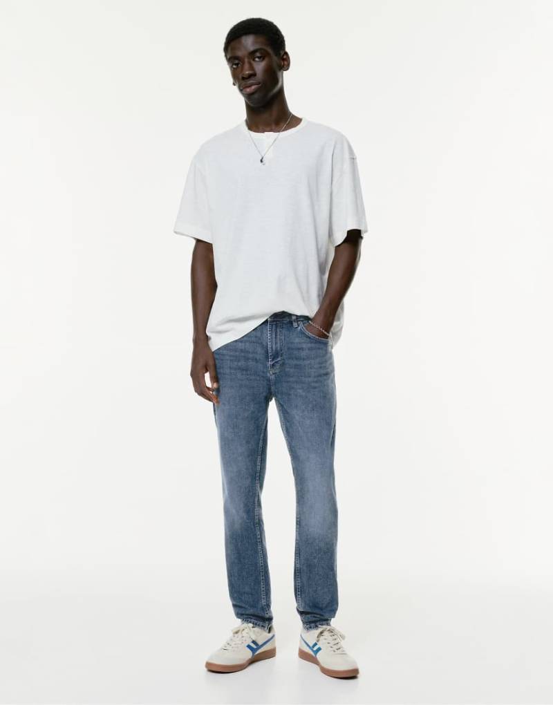 Pull & Bear - Slim Fit Jeans in Mittelblau von Pull & Bear
