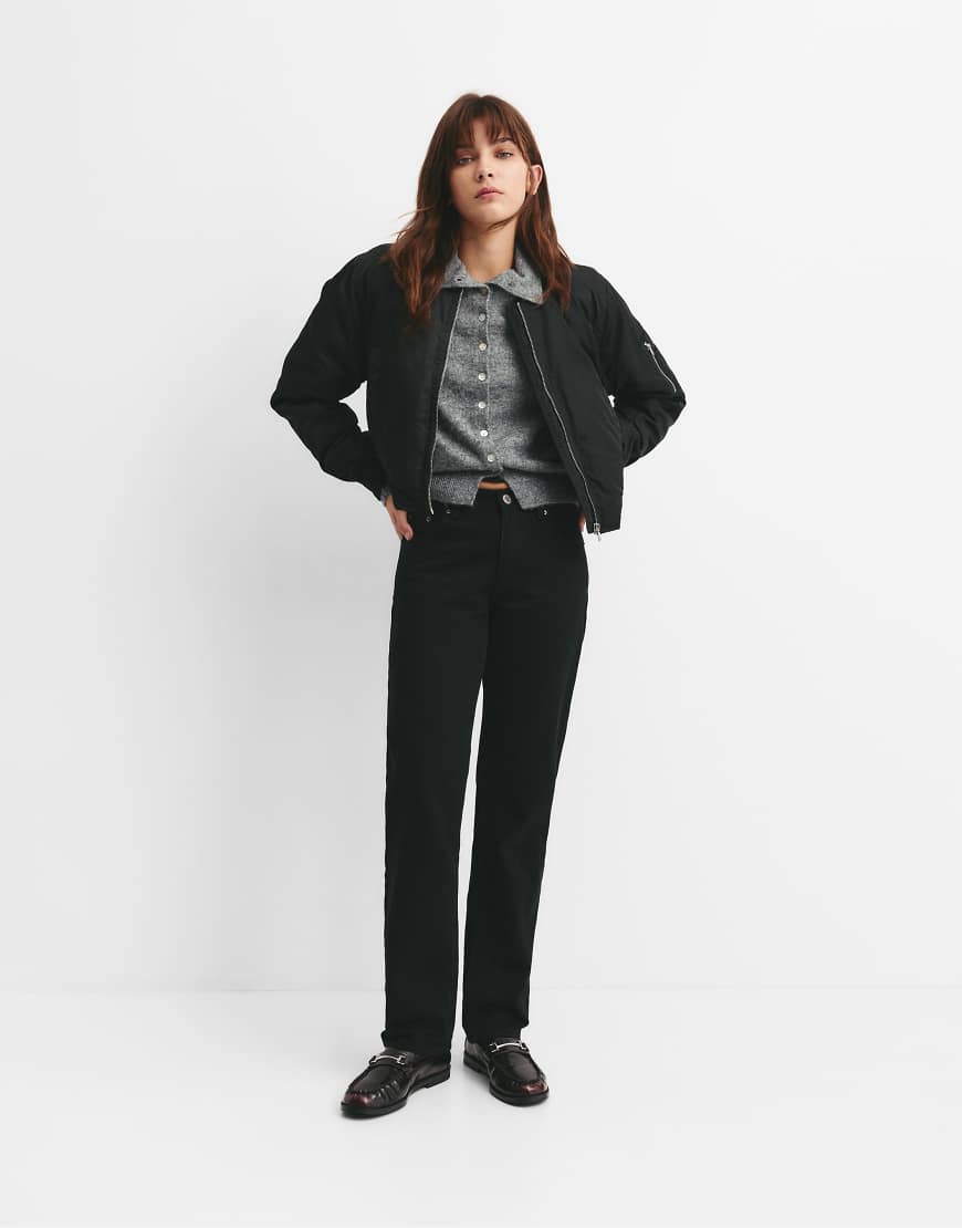 Pull & Bear - Slim-Fit-Jeans in Schwarz mit mittelhohem Bund Pull & Bear - Slim-Fit-Jeans in Schwarz mit mittelhohem Bund von Pull & Bear
