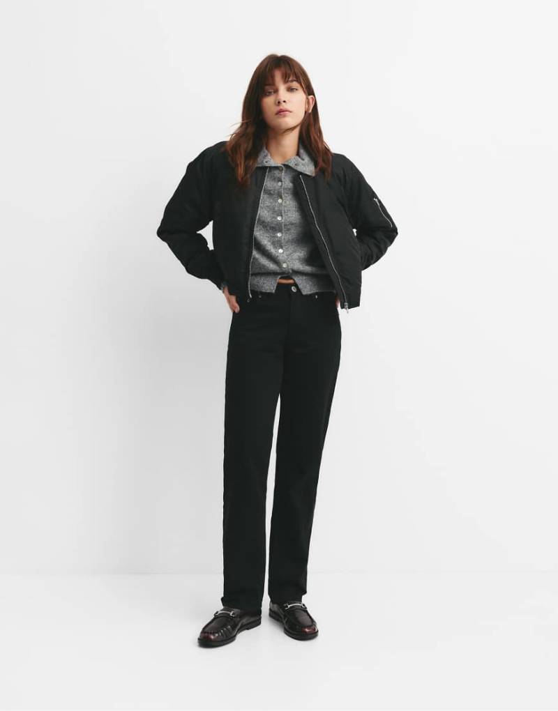 Pull & Bear - Slim-Fit-Jeans in Schwarz mit mittelhohem Bund Pull & Bear - Slim-Fit-Jeans in Schwarz mit mittelhohem Bund von Pull & Bear